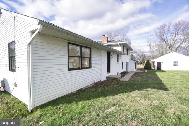 a view of a back yard of the house