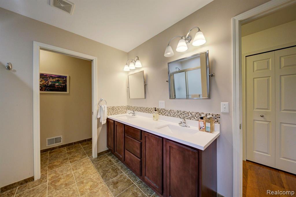 48107 Hanford Road Canton, MI 48187 - Photo 36 of 60