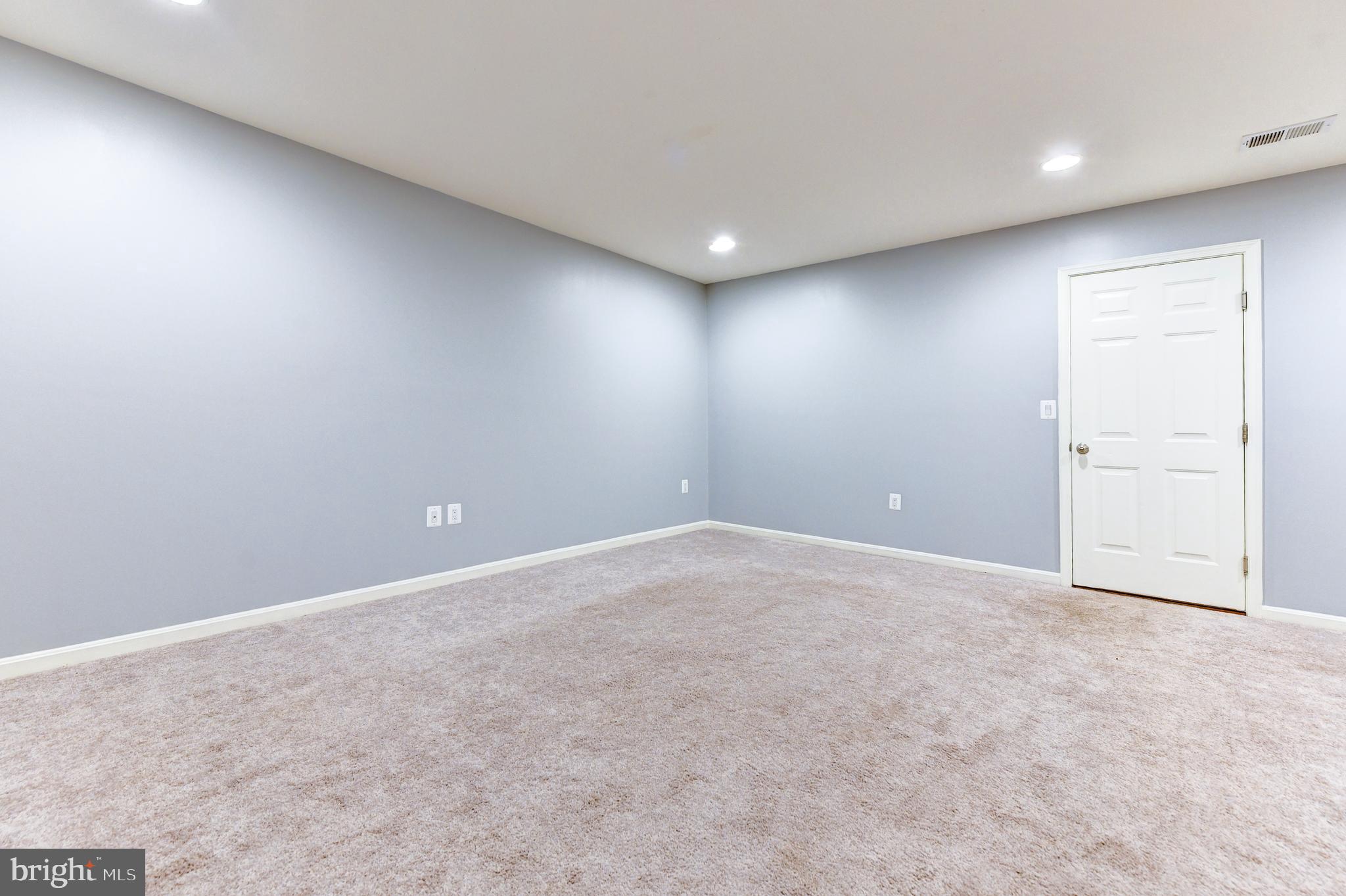 44104 Turf Field Square Chantilly, VA 20152 - Photo 32 of 38