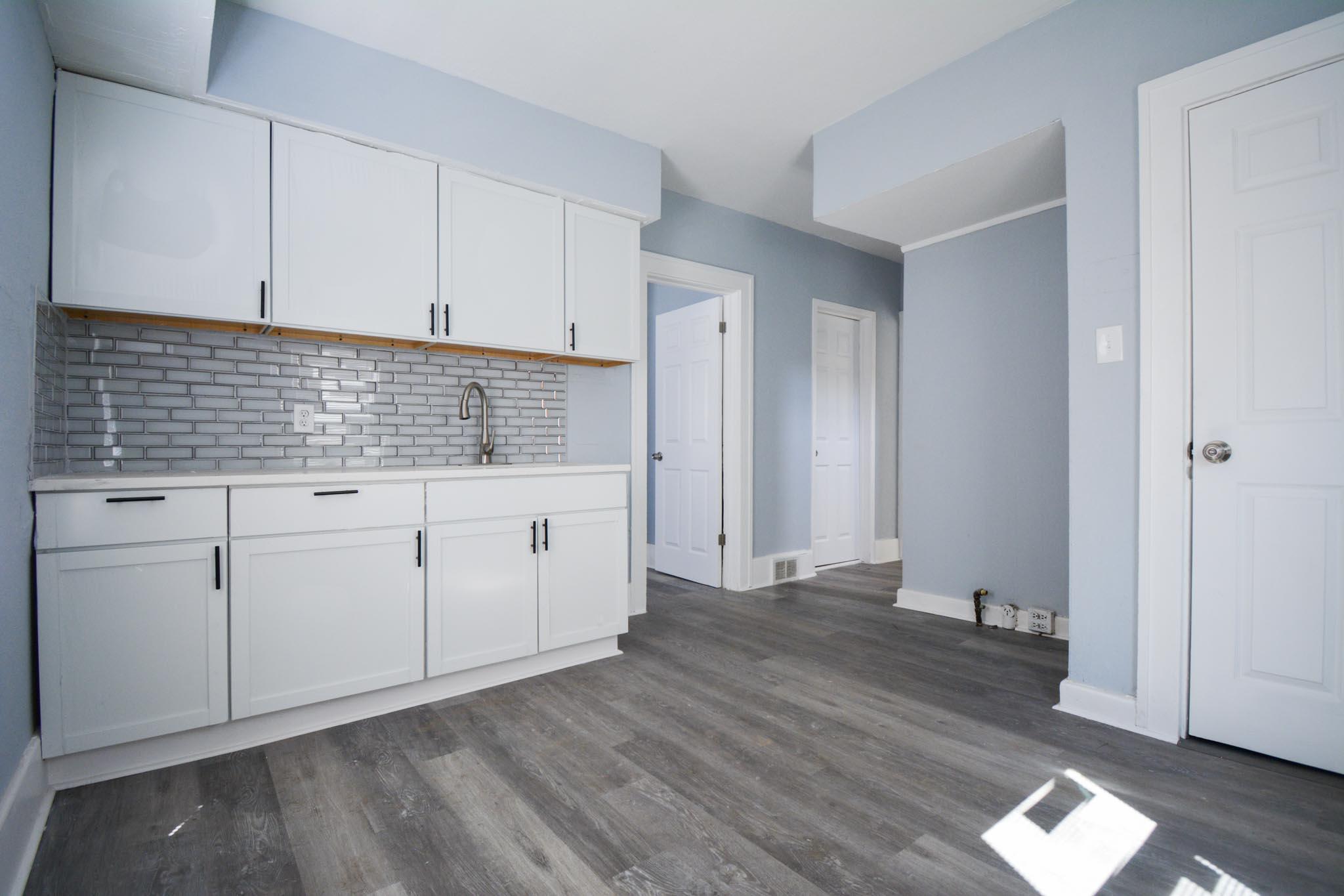 2172 W FOREST HOME AVE-13