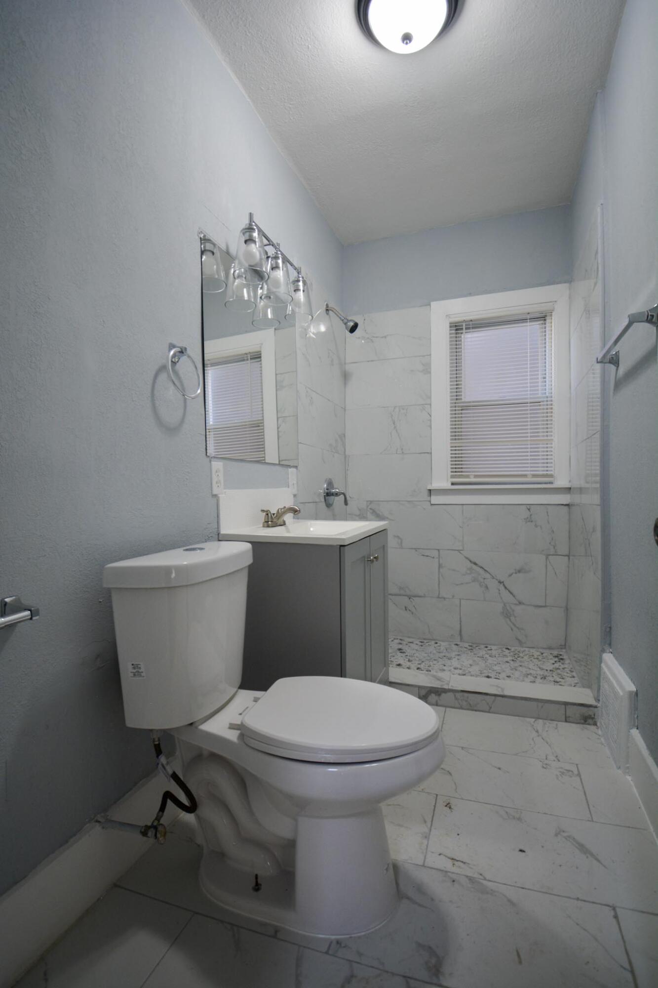 2172 West Forest Home Avenue Milwaukee, WI 53215 - Photo 12 of 20 2172 W FOREST HOME AVE-10