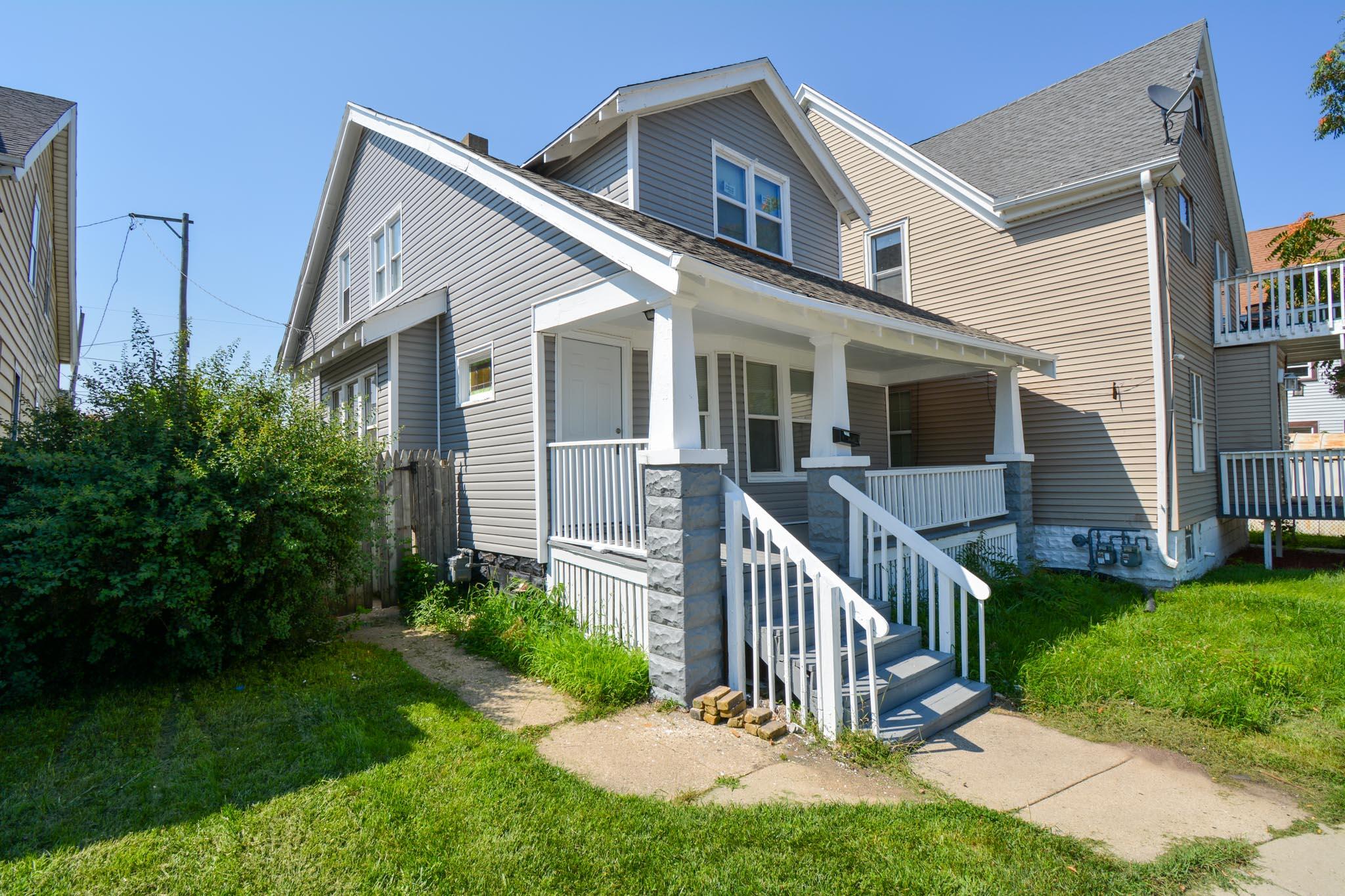 2172 West Forest Home Avenue Milwaukee, WI 53215 - Photo 4 of 20 2172 W FOREST HOME AVE-18