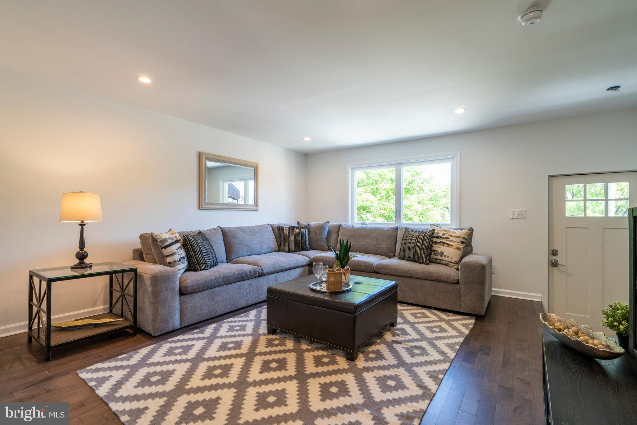 518 Poplar Street Philadelphia, PA 19123 - Photo 3 of 38