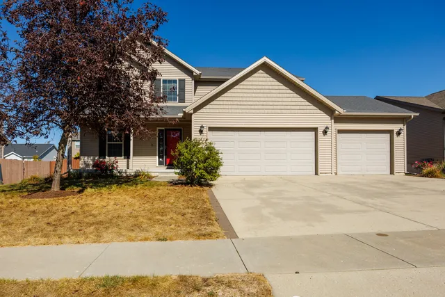 $388,500 | 1714 Flagstone Drive, Normal, IL 61761