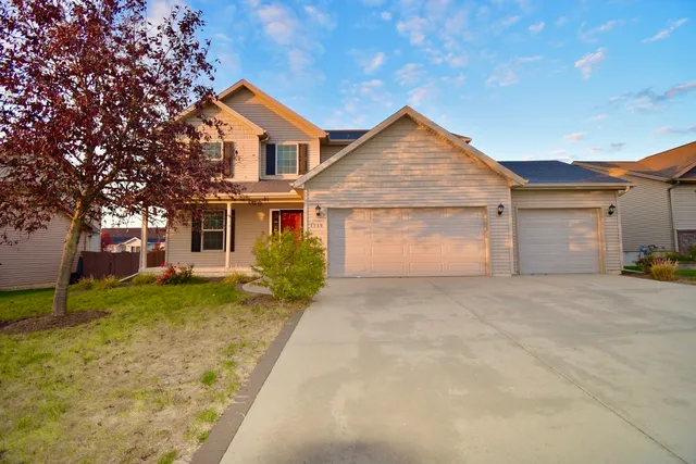 $388,500 | 1714 Flagstone Drive, Normal, IL 61761