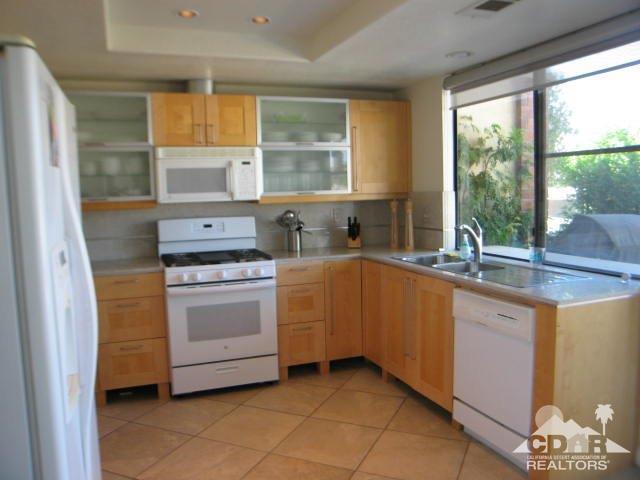 293 Serena Drive Palm Desert, CA 92260 - Photo 7 of 14 a kitchen with a sink and a stove