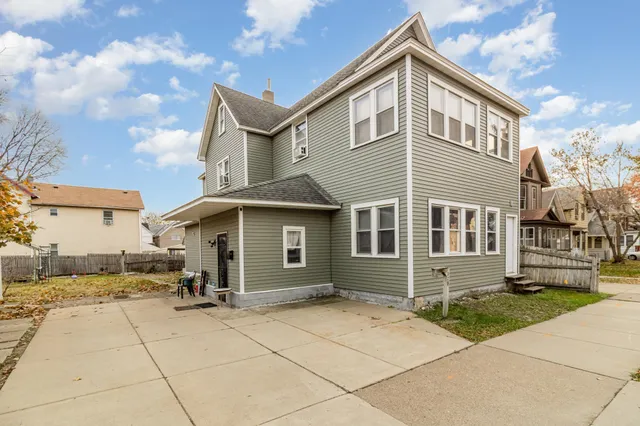 $260,000 | 328 Edmund Avenue West, St. Paul, MN 55103