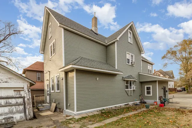 $260,000 | 328 Edmund Avenue West, St. Paul, MN 55103