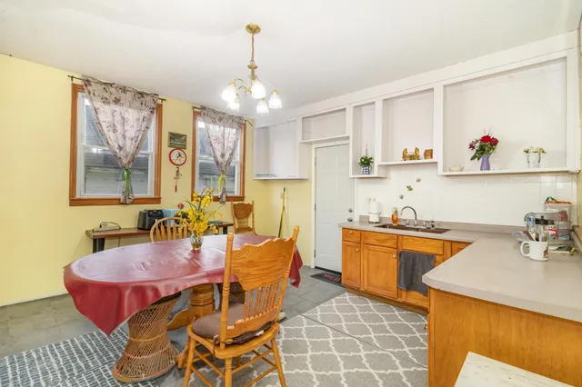 $260,000 | 328 Edmund Avenue West, St. Paul, MN 55103