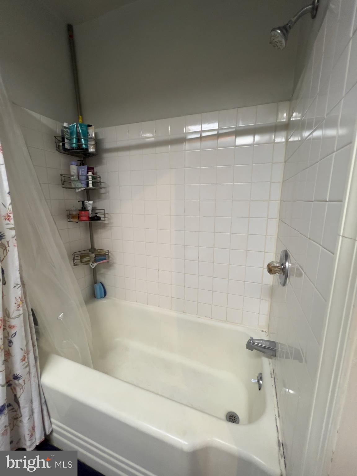 257 South 20th Street, Unit 2F Philadelphia, PA 19103 - Photo 26 of 29 a bathroom with a bathtub