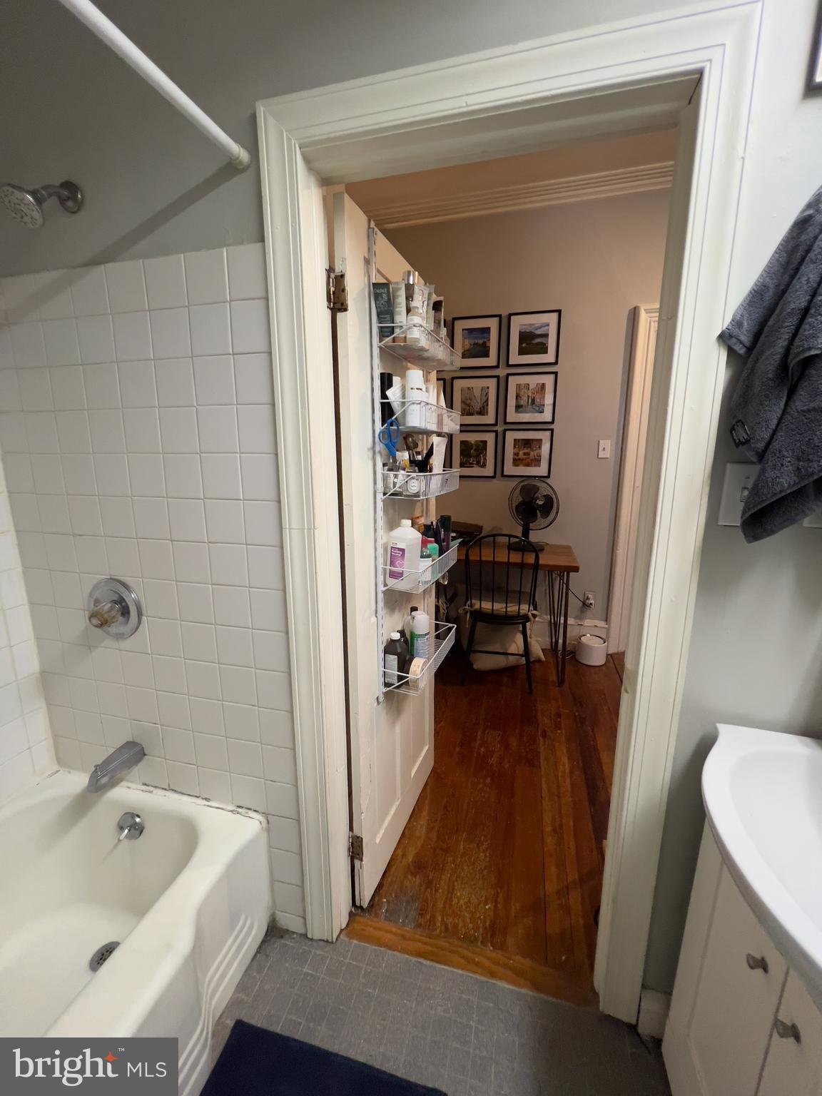 257 South 20th Street, Unit 2F Philadelphia, PA 19103 - Photo 28 of 29 a bathroom with a tub and a sink
