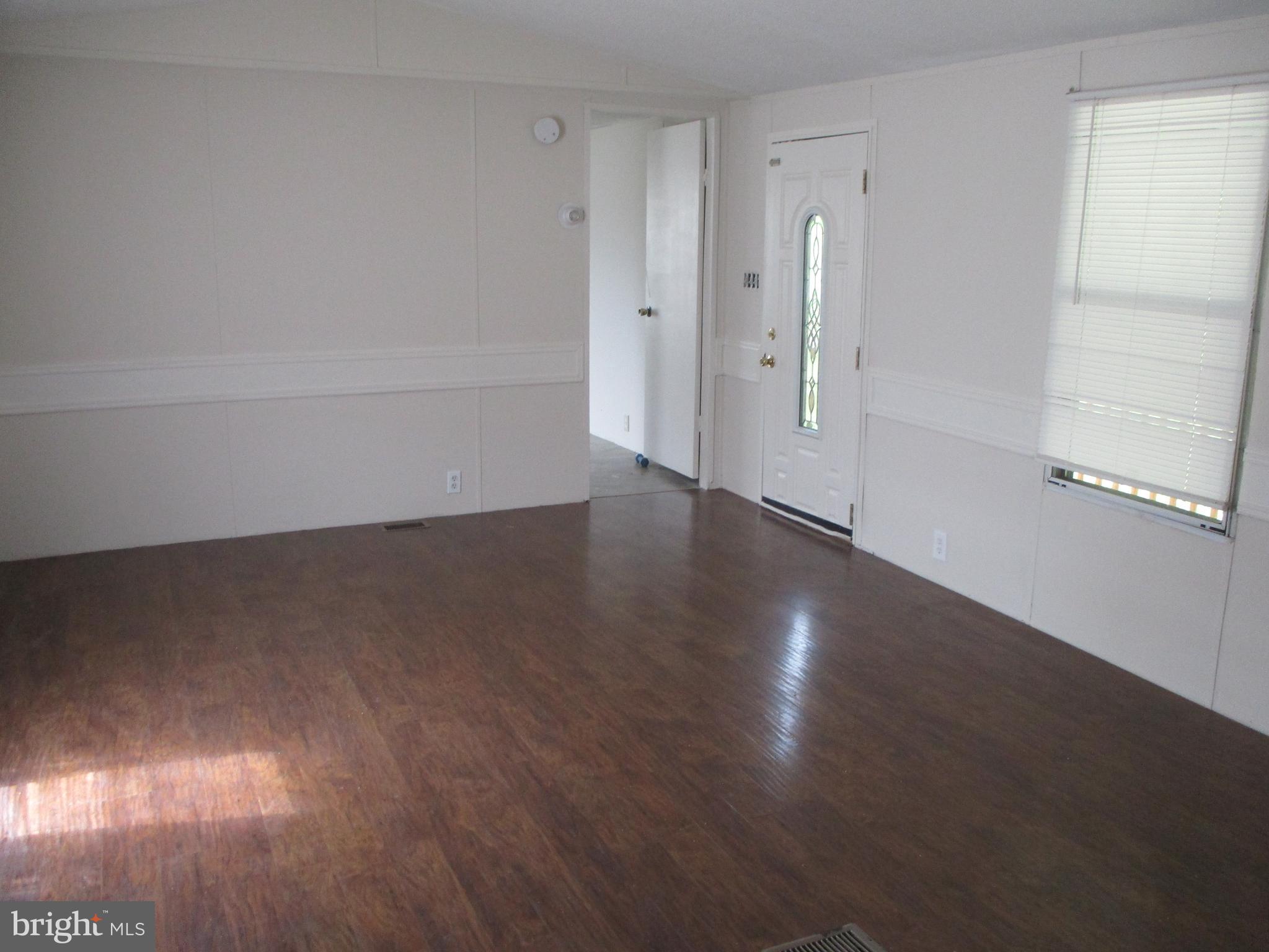 109 Manges Street Everett, PA 15537 - Photo 2 of 19 Living room