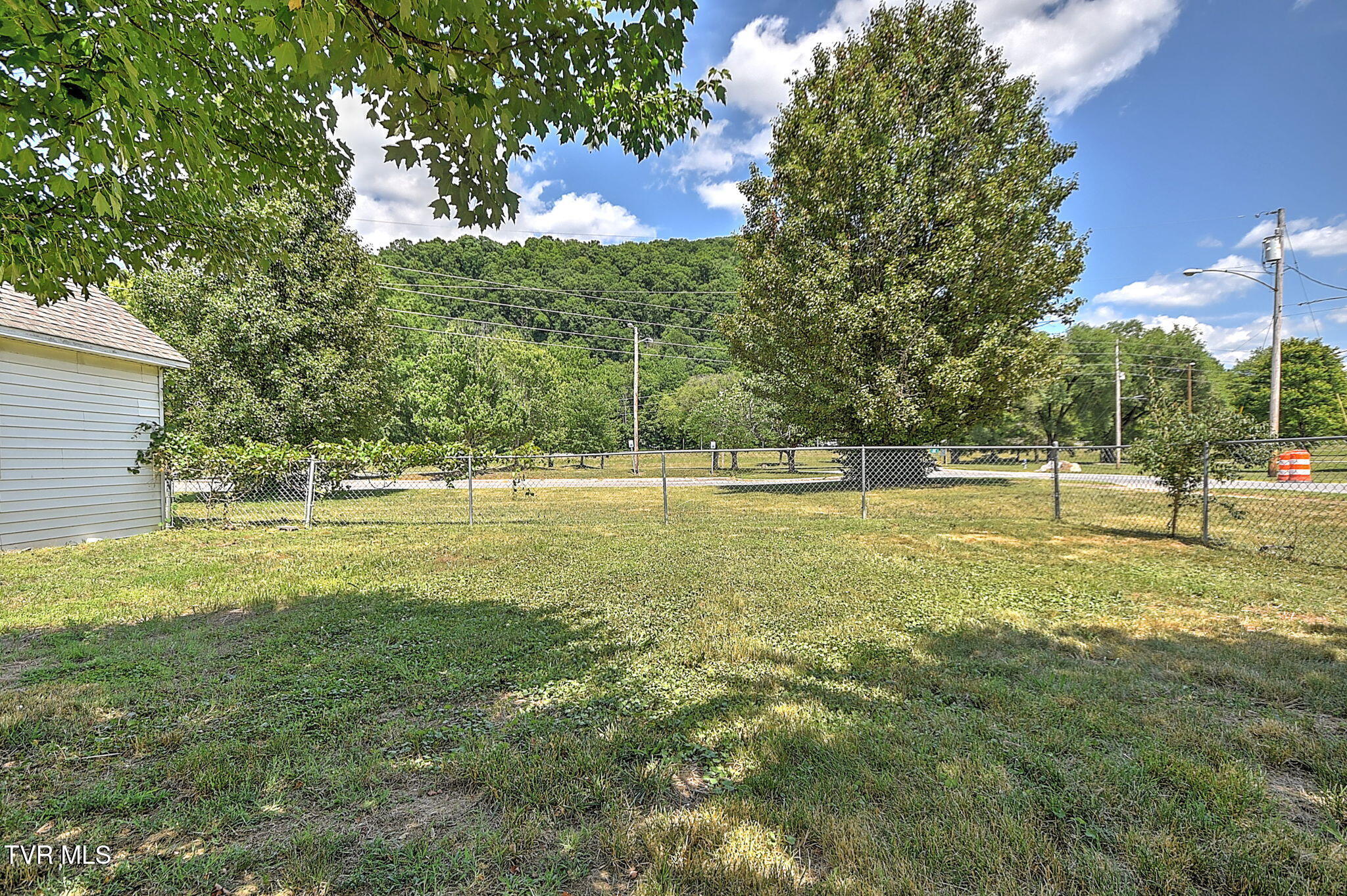 412 South Main Street Elizabethton, TN 37643 - Photo 5 of 34 33-web-or-mls-412 S Main JH-34