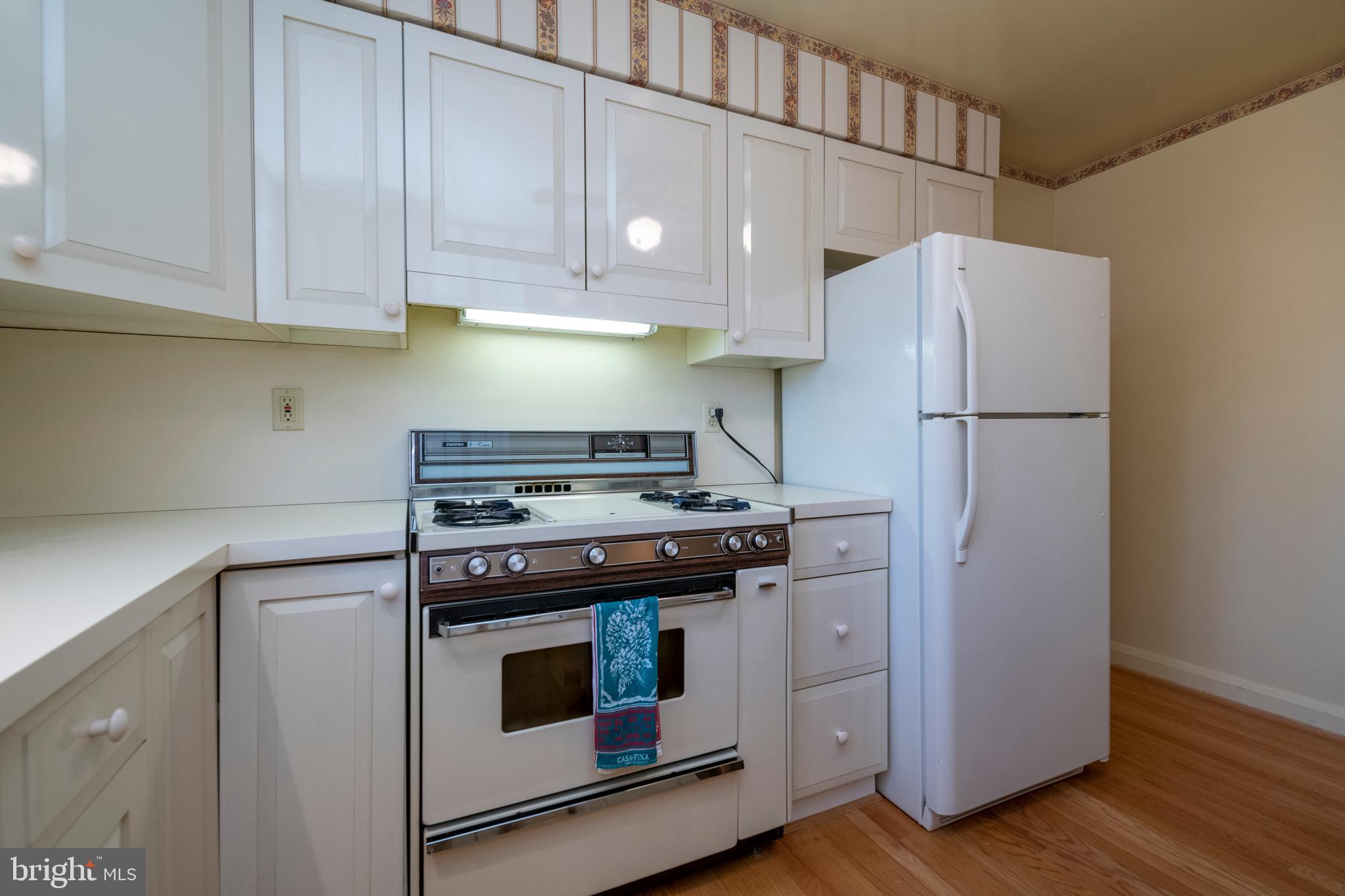 36 Croftley Road Lutherville-Timonium, MD 21093 - Photo 12 of 37 Gas Cooking Kitchen