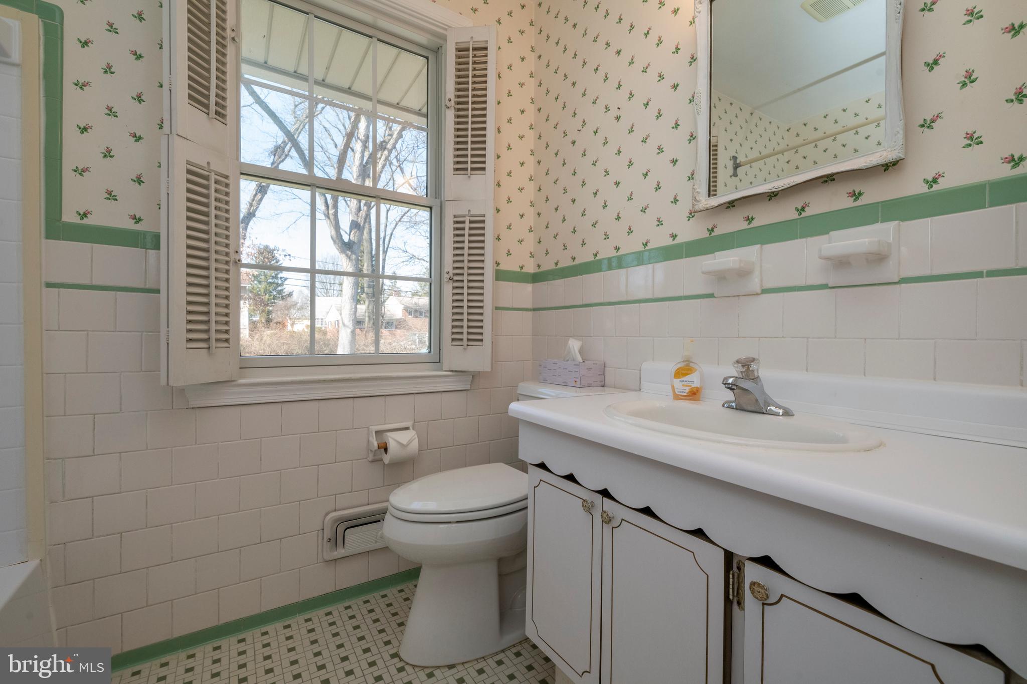 36 Croftley Road Lutherville-Timonium, MD 21093 - Photo 18 of 37 Full Bathroom