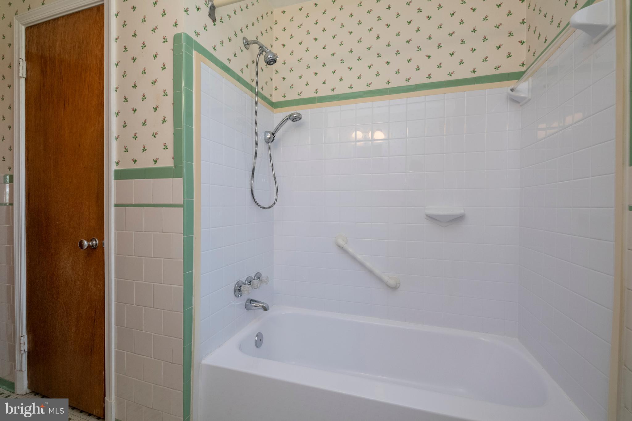 36 Croftley Road Lutherville-Timonium, MD 21093 - Photo 19 of 37 Full Bathroom