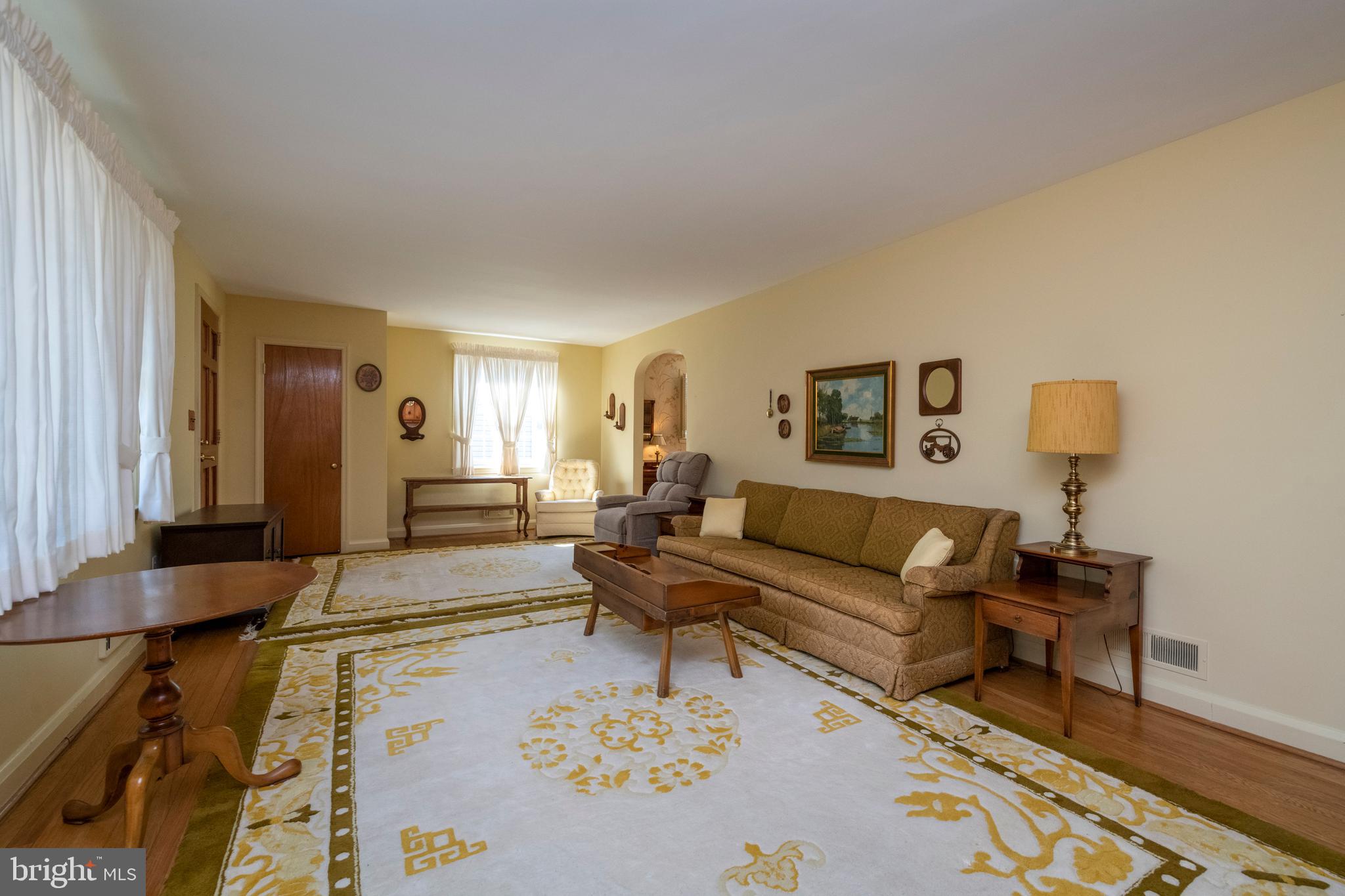 36 Croftley Road Lutherville-Timonium, MD 21093 - Photo 7 of 37 Extra Large Living Room