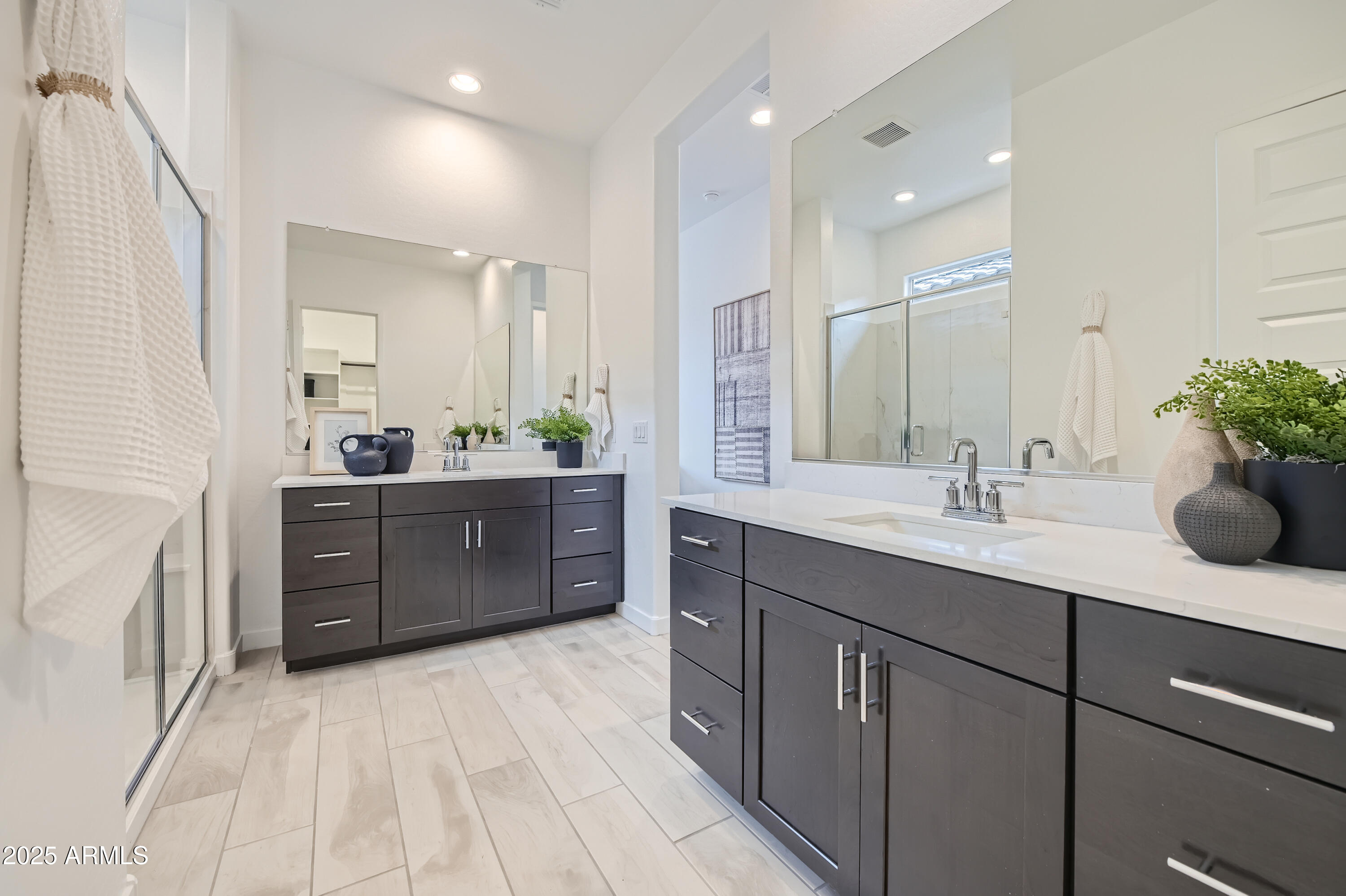 3229 West Via Dona Road Phoenix, AZ 85083 - Photo 10 of 22 Owner's Bath