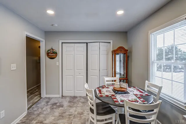 a view of a livingroom with furniture