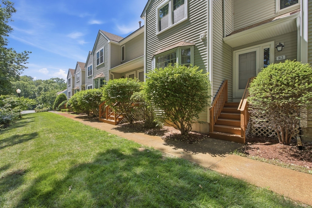 82 Patrick Road, Unit 82 Tewksbury, MA 01876 - Photo 4 of 37