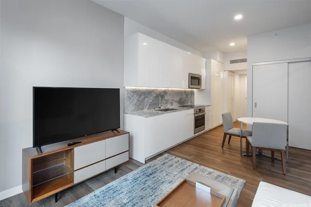 $2,600 | 987 Queen Street, Unit 708, Honolulu, HI 96814