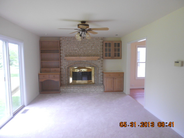 914 Merrill New Road Sugar Grove, IL 60554 - Photo 2 of 10