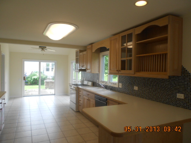 914 Merrill New Road Sugar Grove, IL 60554 - Photo 3 of 10