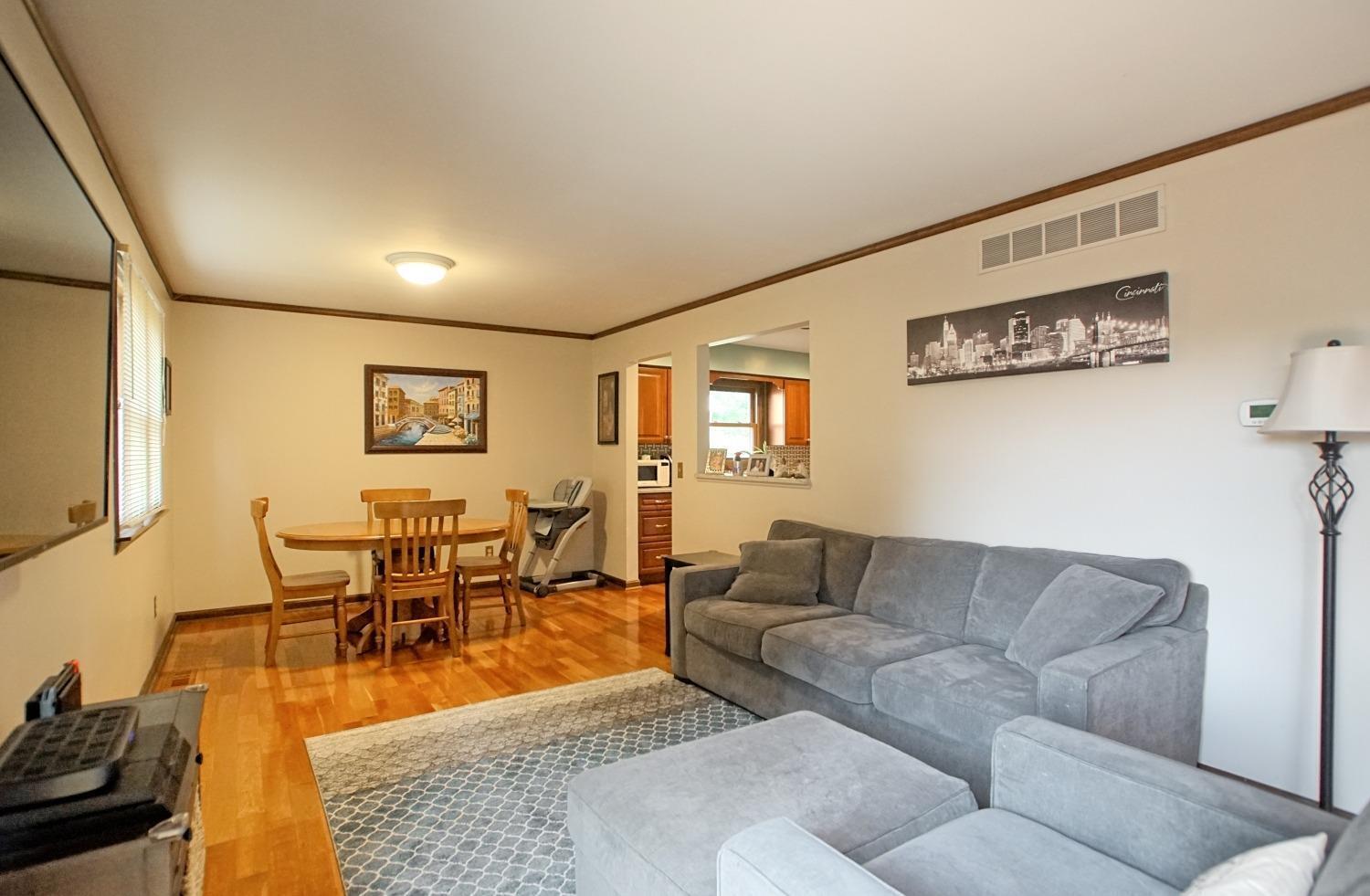 5859 Lawrence Road Cincinnati, OH 45248 - Photo 10 of 41