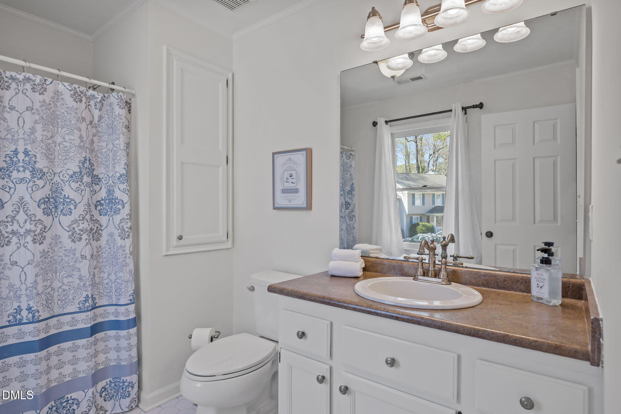 1401 Mapleside Court Raleigh, NC 27609 - Photo 17 of 39 46-web-or-mls-IMG_1581