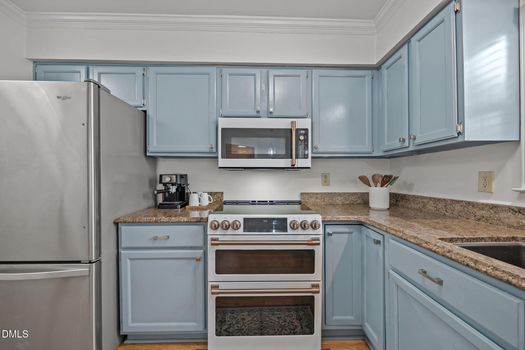 1401 Mapleside Court Raleigh, NC 27609 - Photo 5 of 39 28-web-or-mls-IMG_1477