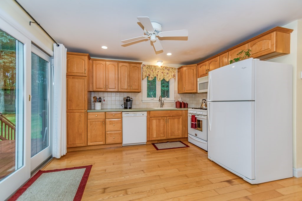 15 Emery Road Townsend, MA 01469 - Photo 3 of 31 Gallery Image 3
