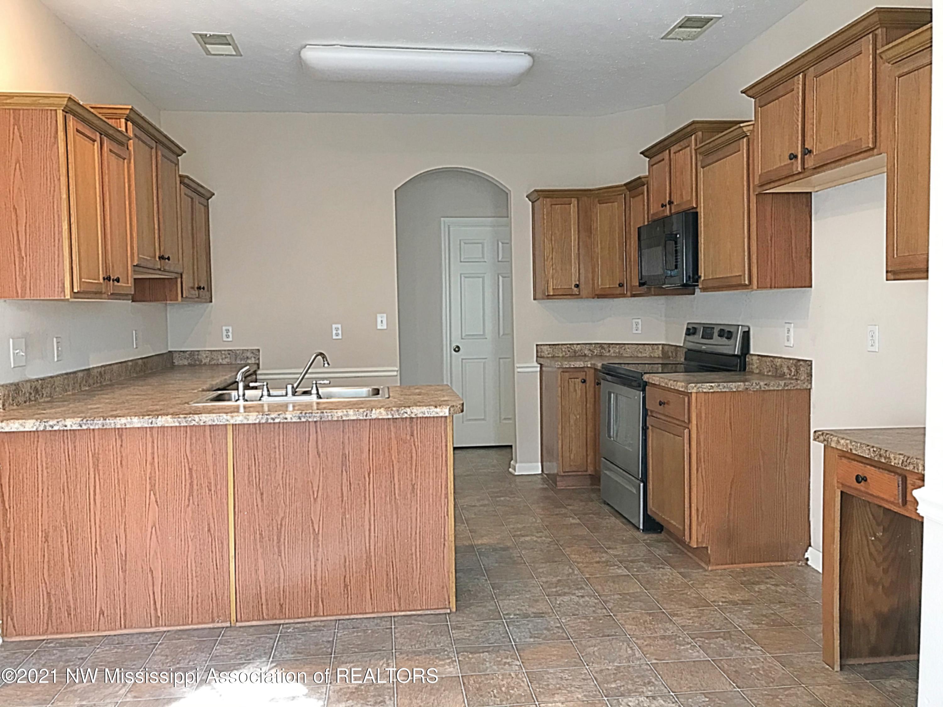 7397 Redbud Road Olive Branch, MS 38654 - Photo 9 of 28 52BA88C7-43EA-4DED-8C53-9F8F76B9A899