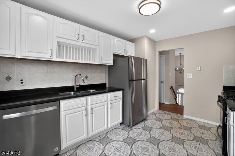 21 Ash Road Edison, NJ 08817 - Photo 15 of 35 Gallery Image 15