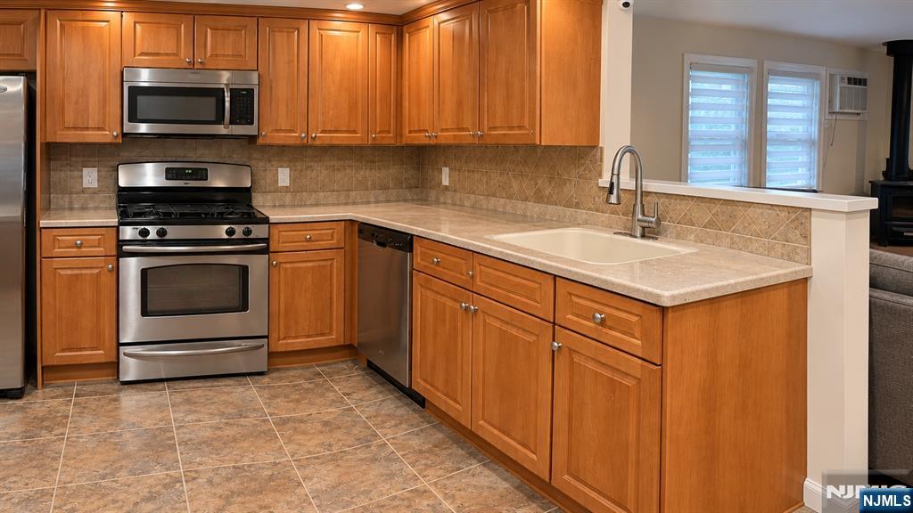 157 Magee Road Ringwood, NJ 07456 - Photo 5 of 16 Gallery Image 5