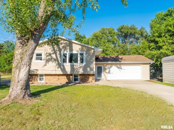 $219,500 | 13082 Laurel Street, Manito, IL 61546