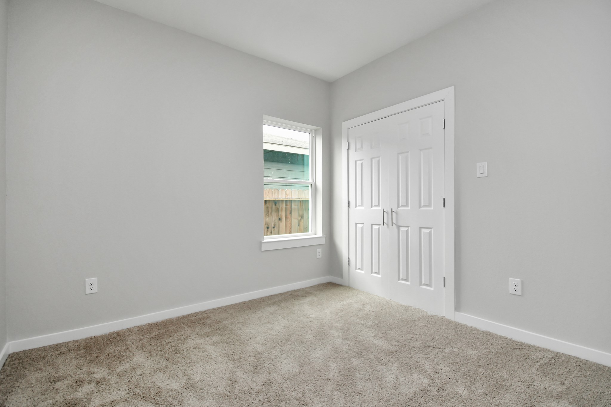 9808 Nedwald Street Houston, TX 77029 - Photo 22 of 39 an empty room with windows