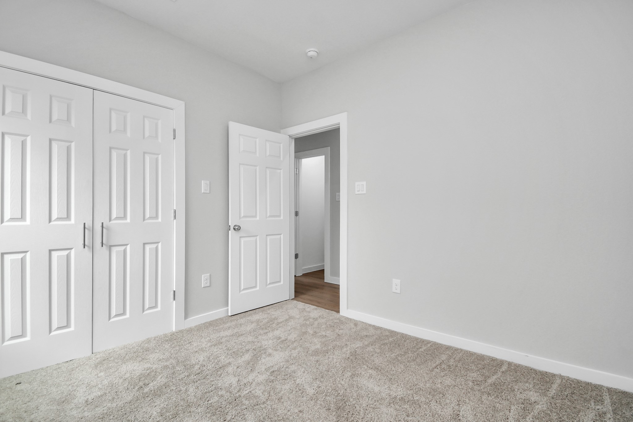 9808 Nedwald Street Houston, TX 77029 - Photo 27 of 39 an empty room with windows