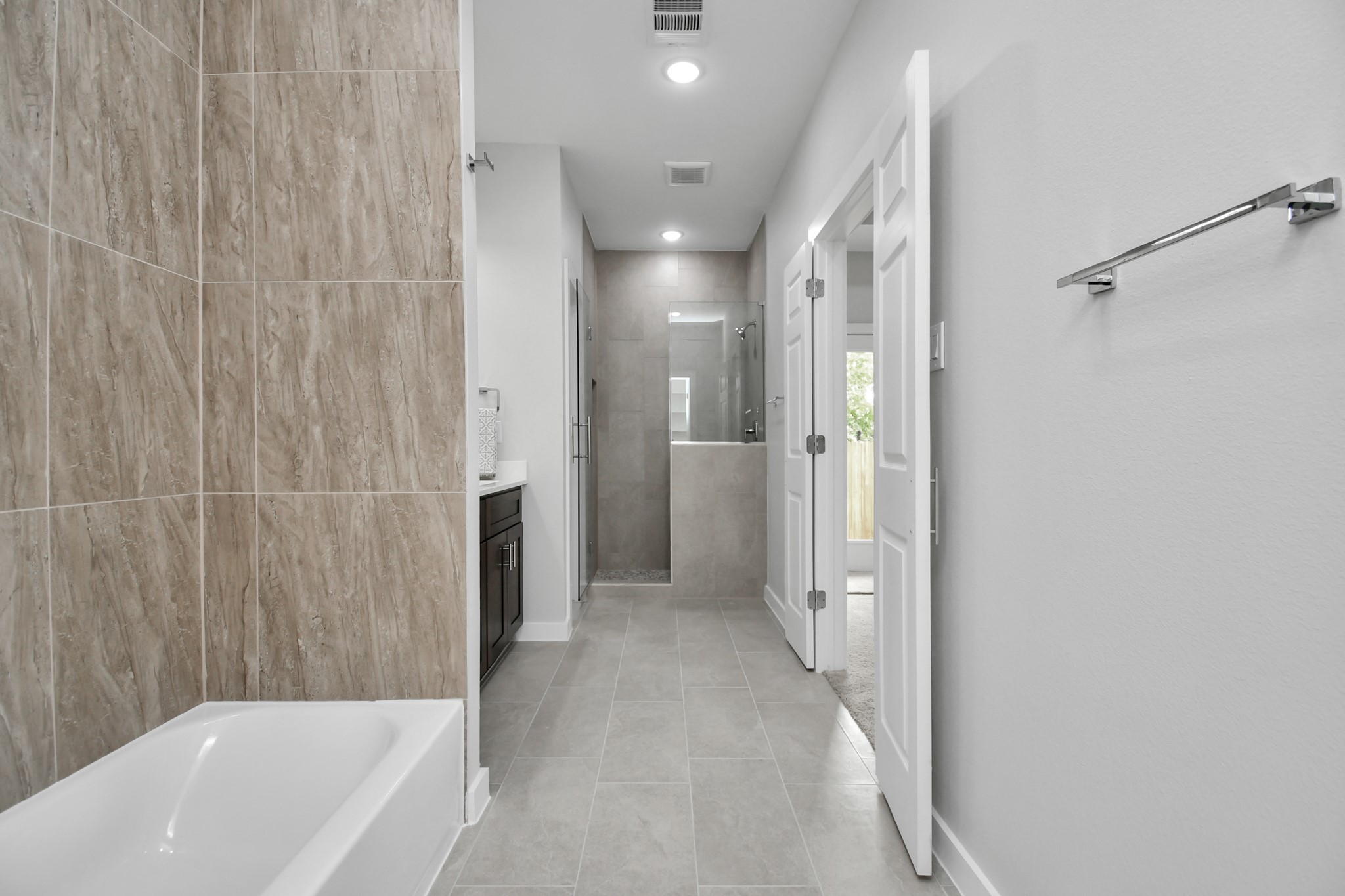 9808 Nedwald Street Houston, TX 77029 - Photo 31 of 39 a bathroom with a bathtub and a shower