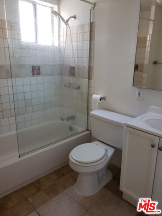 826 South Park View Street, Unit 1 Los Angeles, CA 90057 - Photo 4 of 14 a bathroom with a sink toilet and shower