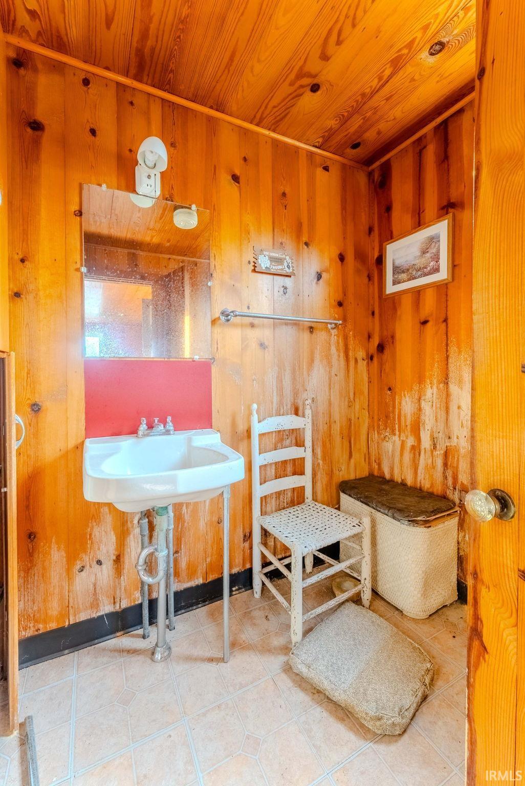 608 South Lake View Street Silver Lake, IN 46982 - Photo 11 of 21