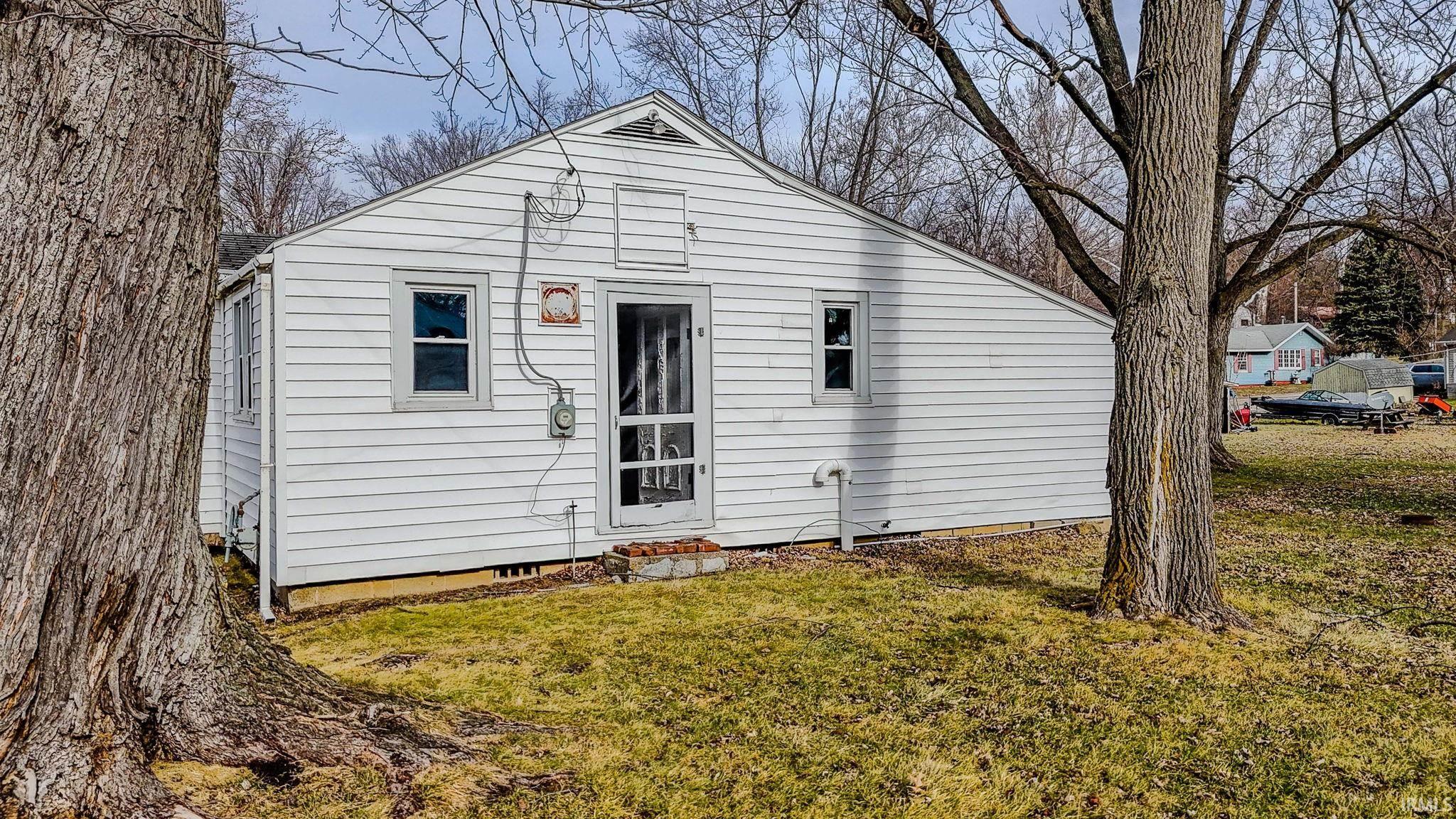 608 South Lake View Street Silver Lake, IN 46982 - Photo 3 of 21