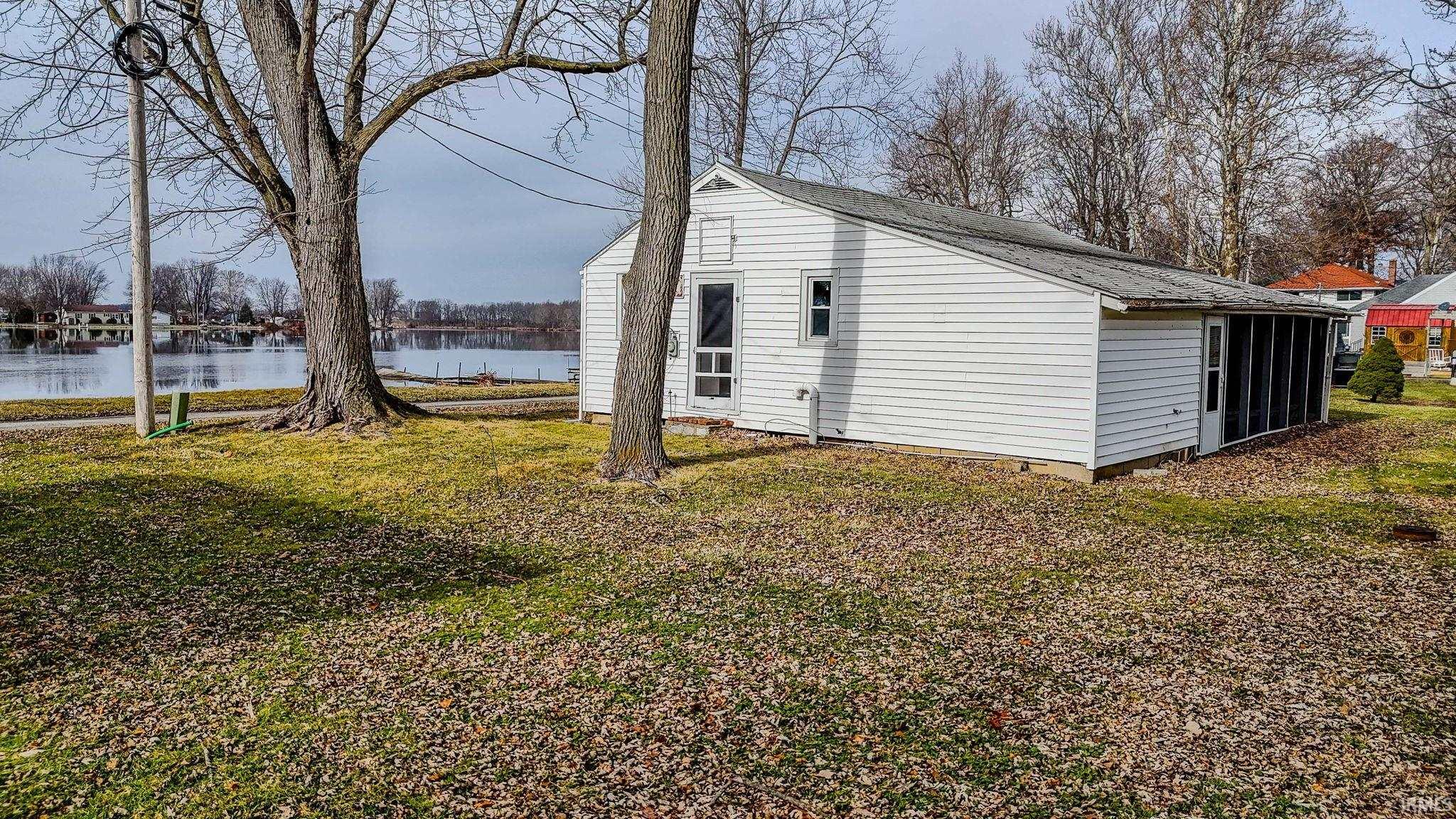 608 South Lake View Street Silver Lake, IN 46982 - Photo 4 of 21