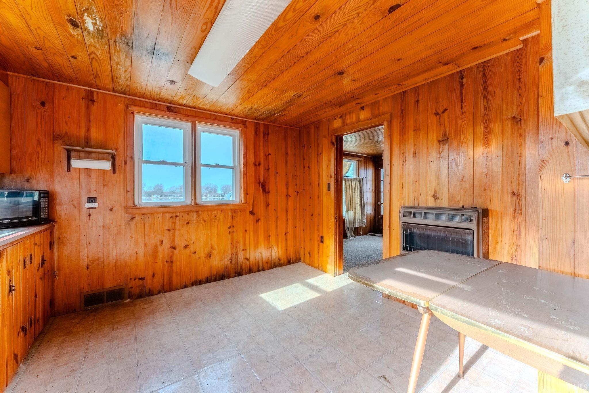 608 South Lake View Street Silver Lake, IN 46982 - Photo 10 of 21