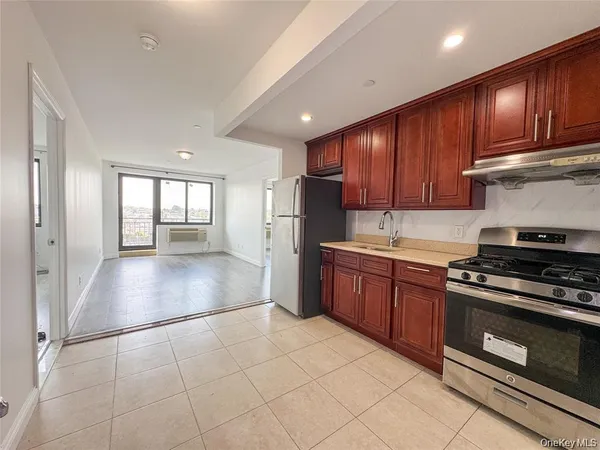$568,000 | 70-26 Queens Boulevard, Unit 7F | Maspeth