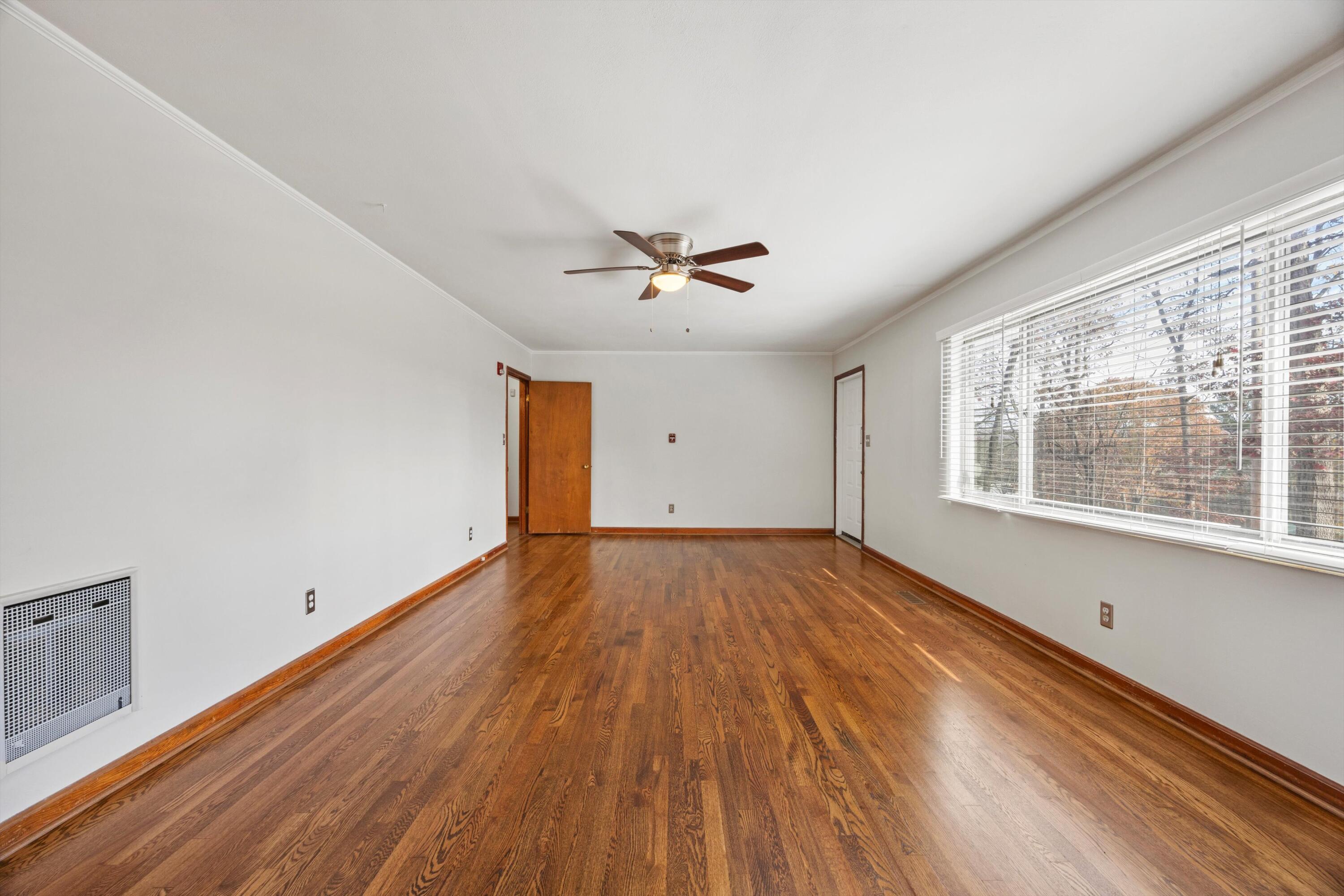 2510 Humphrey Bridge Road Southwest Cleveland, TN 37311 - Photo 6 of 28 LARGE LIVING ROOM