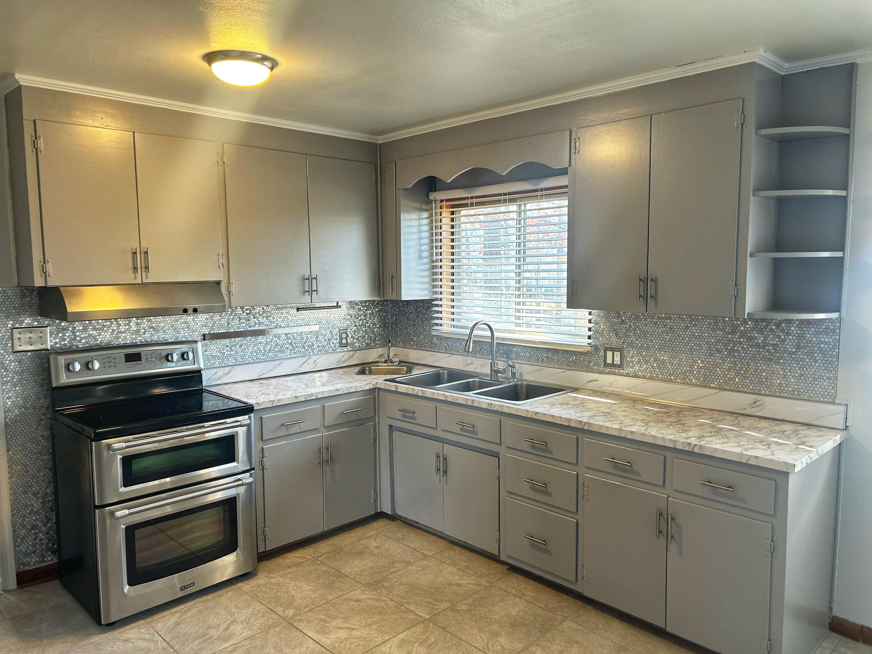 2510 Humphrey Bridge Road Southwest Cleveland, TN 37311 - Photo 9 of 28 TILED KITCHEN
