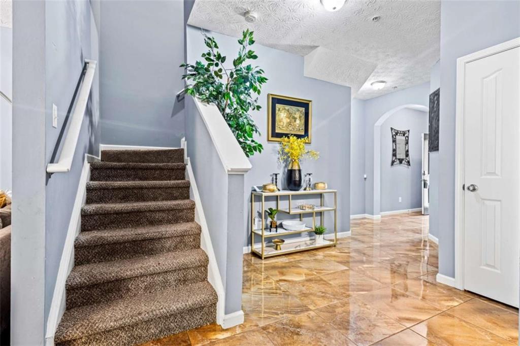 a view of entryway and hall