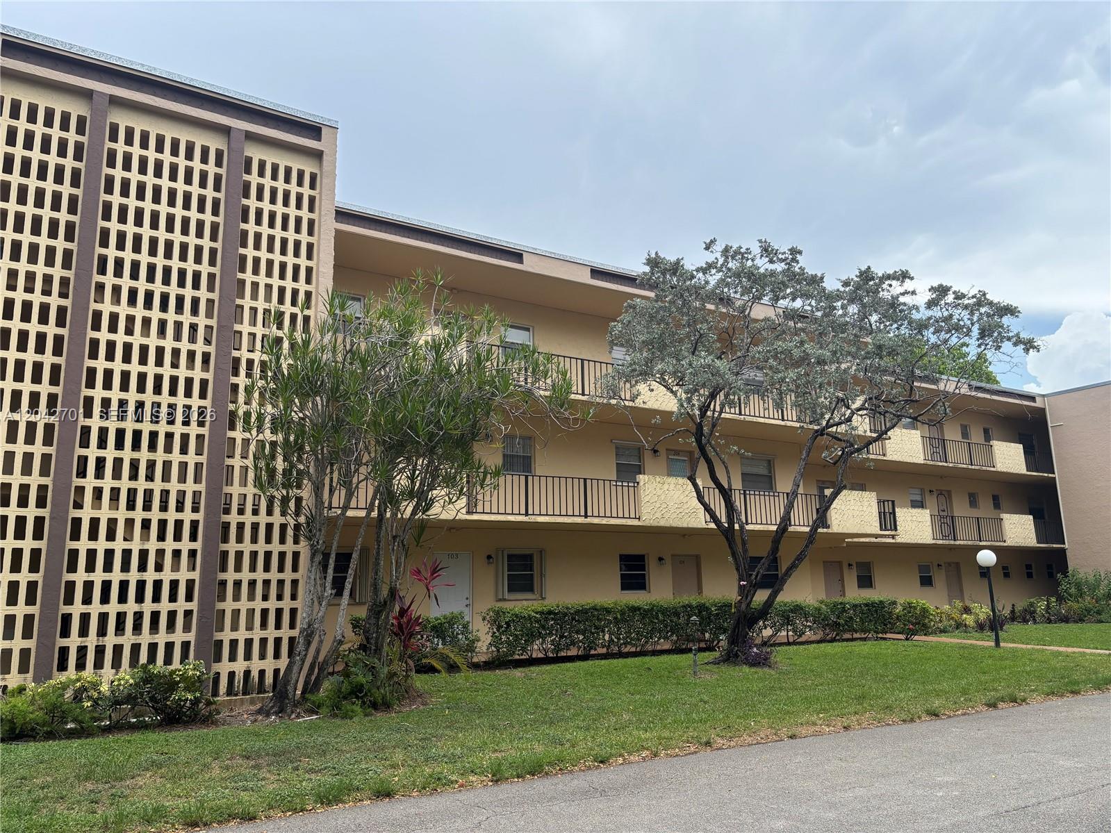300 Berkley Road, Unit 103 Hollywood, FL 33024 - Photo 29 of 31