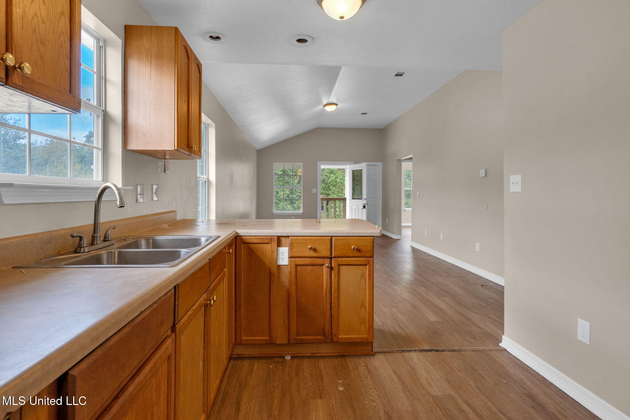 633 23rd Street Gulfport, MS 39501 - Photo 7 of 17 7-web-or-mls-633 23rd St Gulfport 7