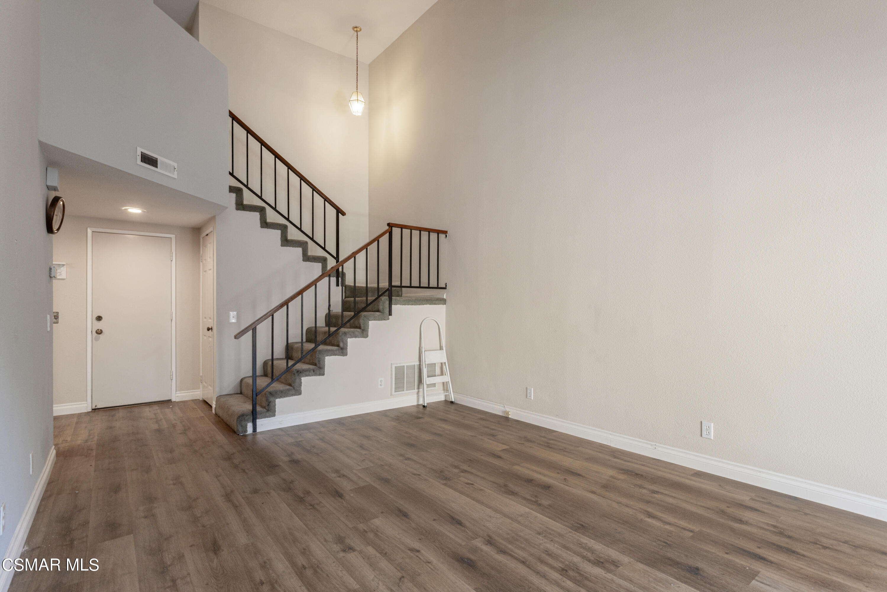 5817 Cochran Street Simi Valley, CA 93063 - Photo 6 of 25 Cochran6
